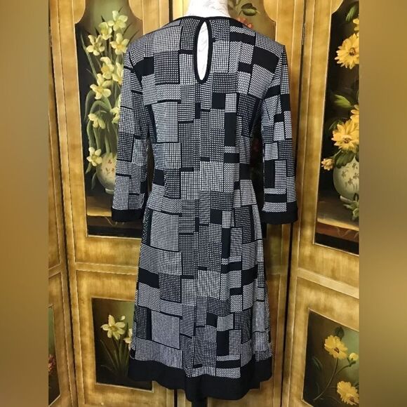 Purple Rain Women's Black White 3/4 Sleeve Geometric Print Dress - Size S - Picture 5 of 7